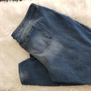 Distressed Torrid skinny jeans 26